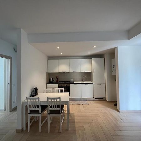 Appartato A 5 Minuti Dal Mare Apartment Imperia Bagian luar foto