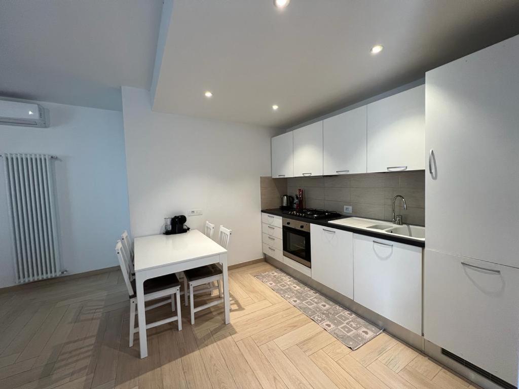 Appartato A 5 Minuti Dal Mare Apartment Imperia Bagian luar foto